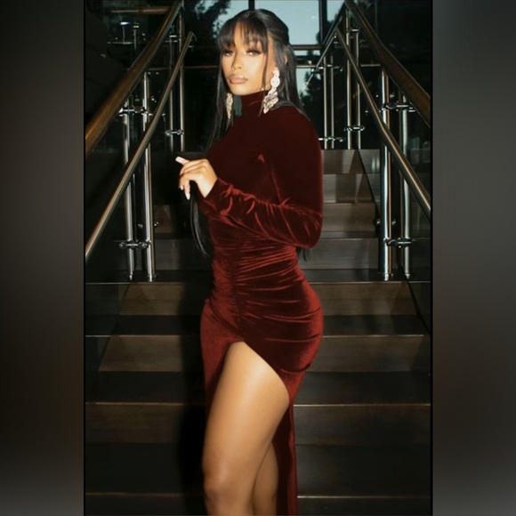 NEW WOMEN’S HIGH NECK RUCHED WAIST VELVET DRESS - Picture 3 of 3